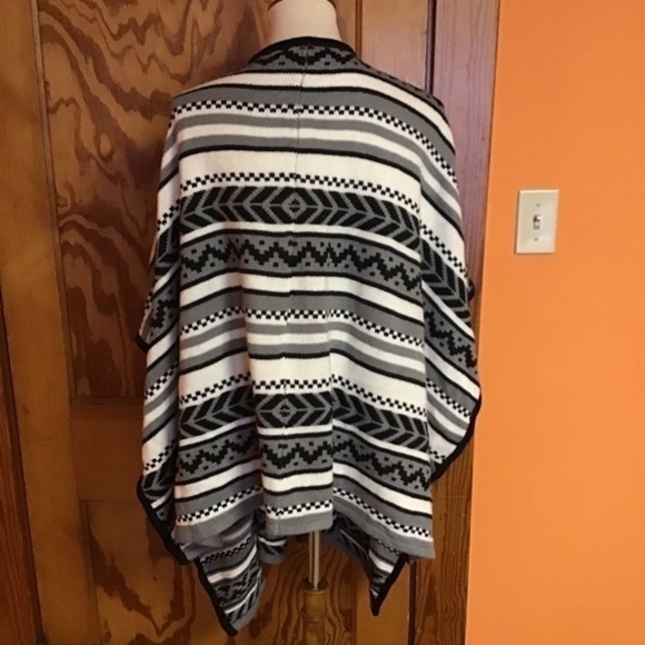 Southwest vibes oversized poncho sweater - Picture 10 of 10